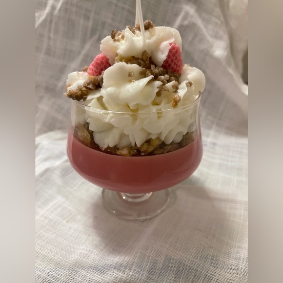 Strawberry Cheesecake Candle - Picture 3 of 6